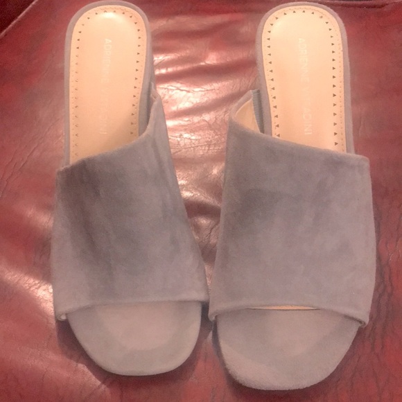 ADRIENNE VITTADINI GRAY SUEDE SLIP ON HEELS SIZE7 ALBI NEW w/OUT BOX - Picture 1 of 10